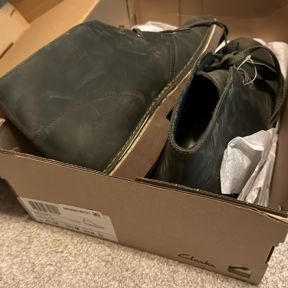 New in Box. Never worn!  Men’s Clarks Bushacre 2 shoes in Olive. Size 10.5